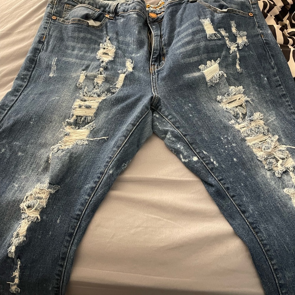 Distressed denim capris